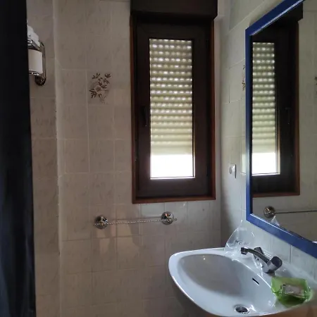 招待所 Restaurante Tanis 2*