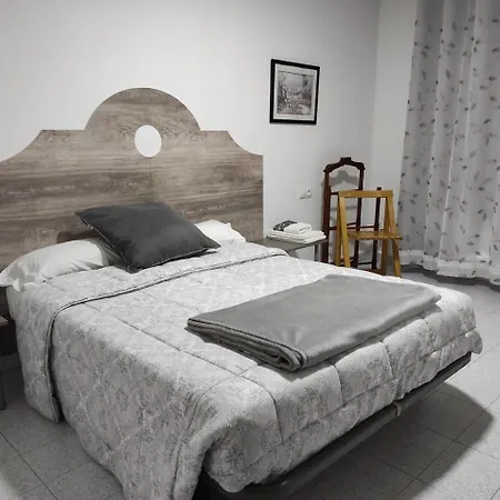 招待所 Restaurante Tanis 2*