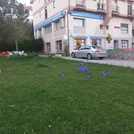 招待所 Restaurante Tanis 2*