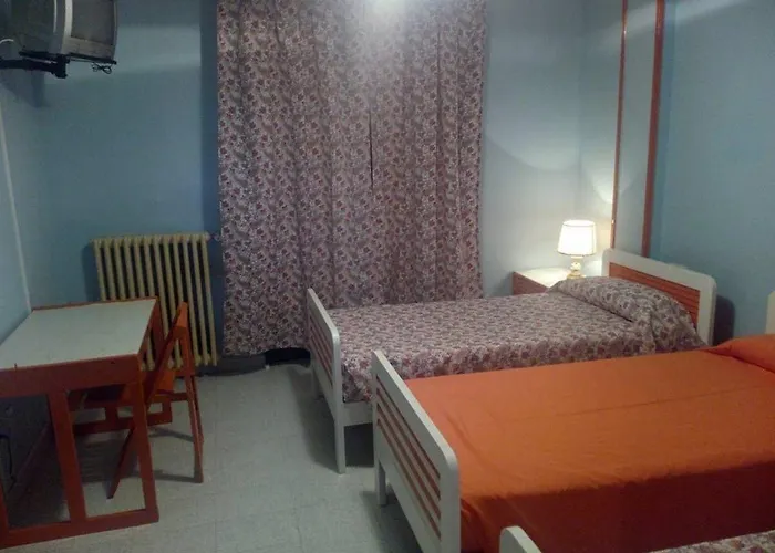 Restaurante Tanis 게스트하우스 리아노